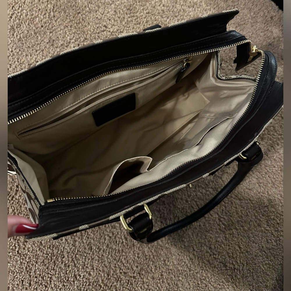 Coach shoulder bag. - Picture 2 of 4
